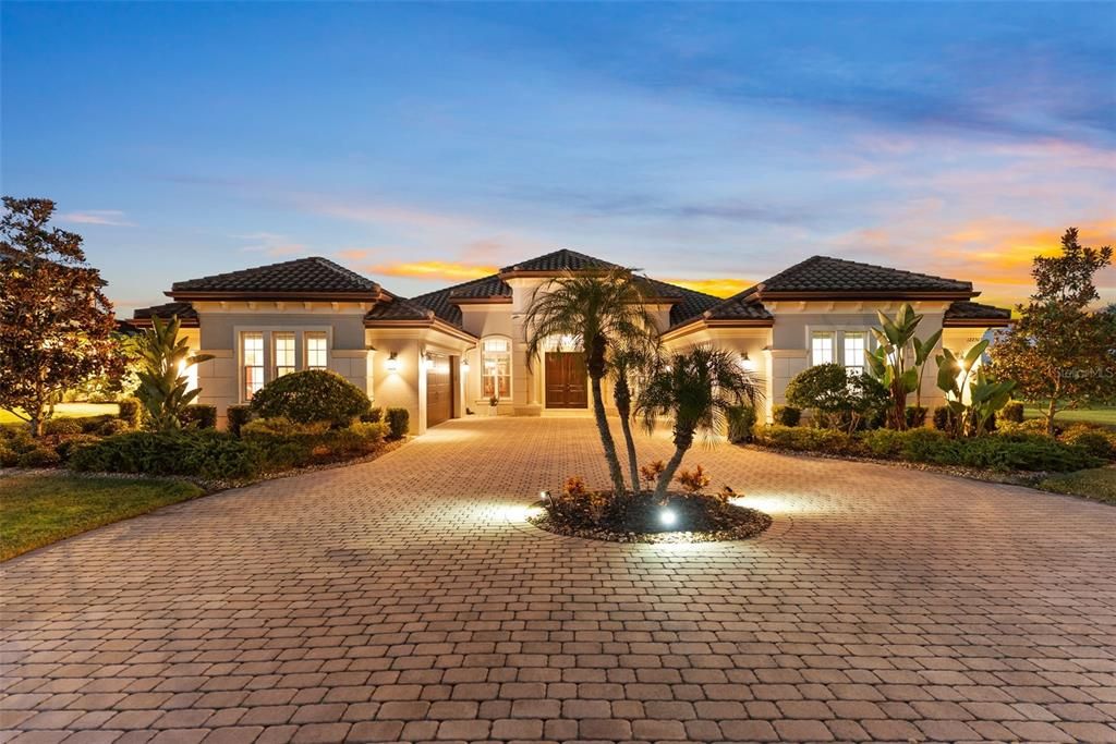 For Sale: $2,150,000 (5 beds, 4 baths, 4920 Square Feet)