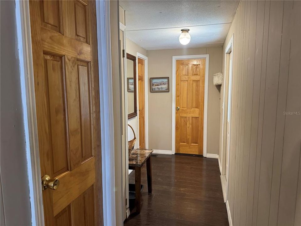 待售: $126,900 (2 贝兹, 1 浴室, 784 平方英尺)