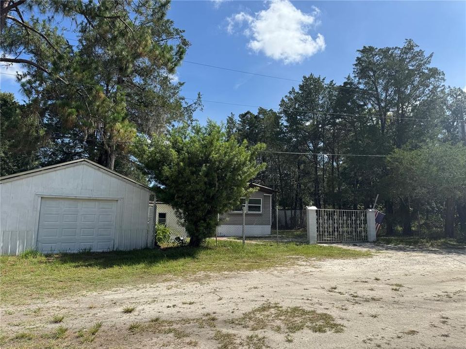 待售: $126,900 (2 贝兹, 1 浴室, 784 平方英尺)