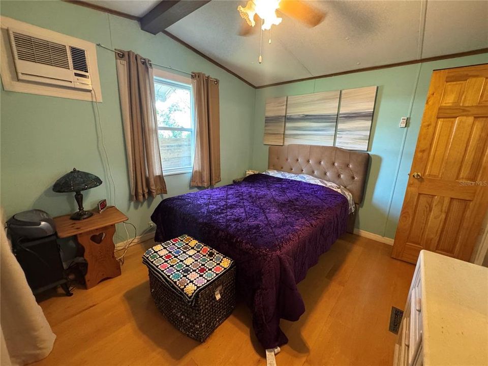 待售: $126,900 (2 贝兹, 1 浴室, 784 平方英尺)