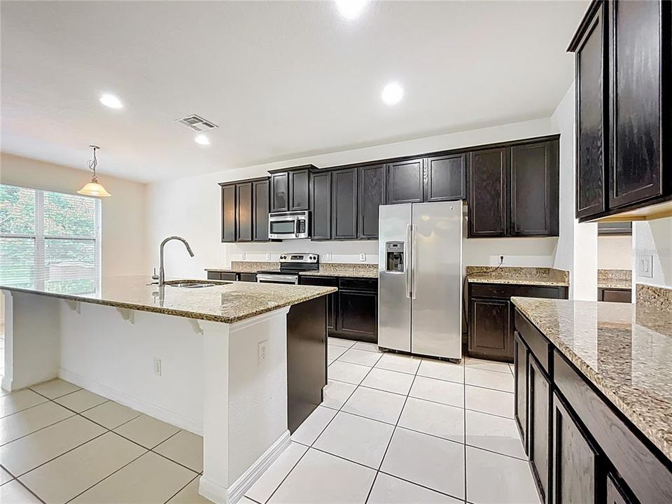 На продажу: $589,999 (5 спален, 3 ванн, 4733 Квадратных фут)