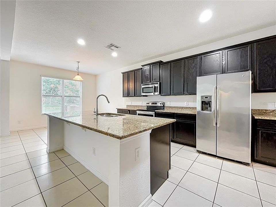 На продажу: $589,999 (5 спален, 3 ванн, 4733 Квадратных фут)