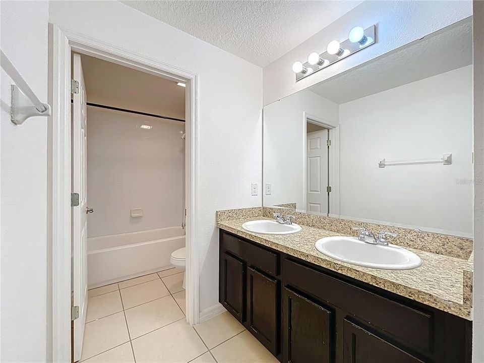 На продажу: $589,999 (5 спален, 3 ванн, 4733 Квадратных фут)