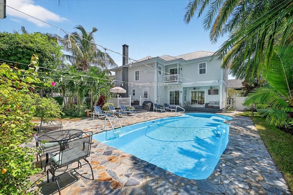 For Rent: $18,000 (5 beds, 3 baths, 3494 Square Feet)