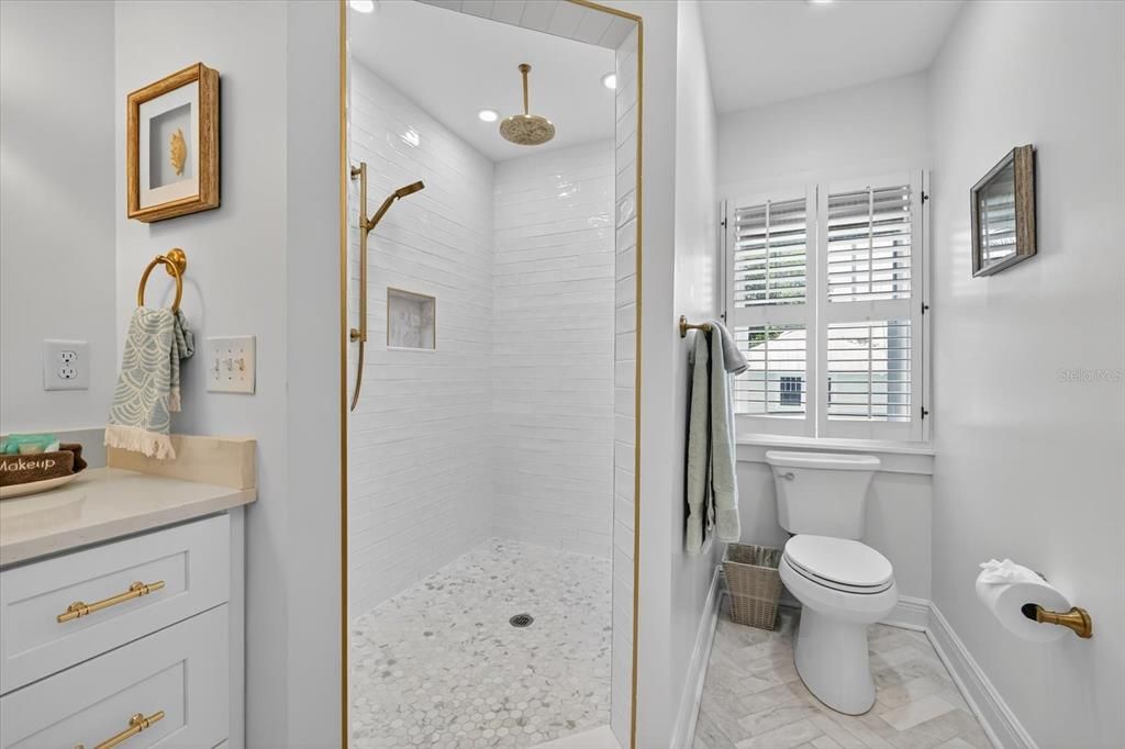 For Rent: $18,000 (5 beds, 3 baths, 3494 Square Feet)