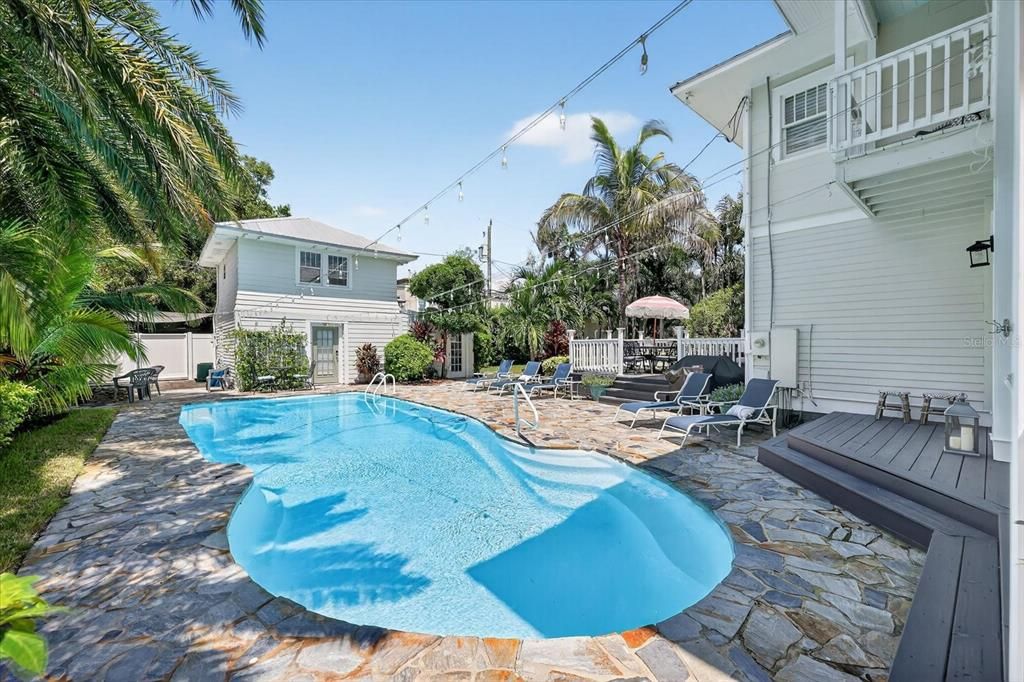 For Rent: $18,000 (5 beds, 3 baths, 3494 Square Feet)