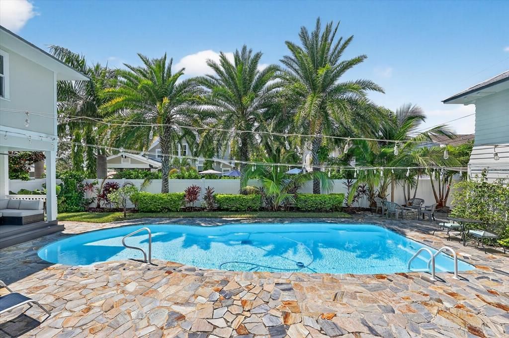 For Rent: $18,000 (5 beds, 3 baths, 3494 Square Feet)