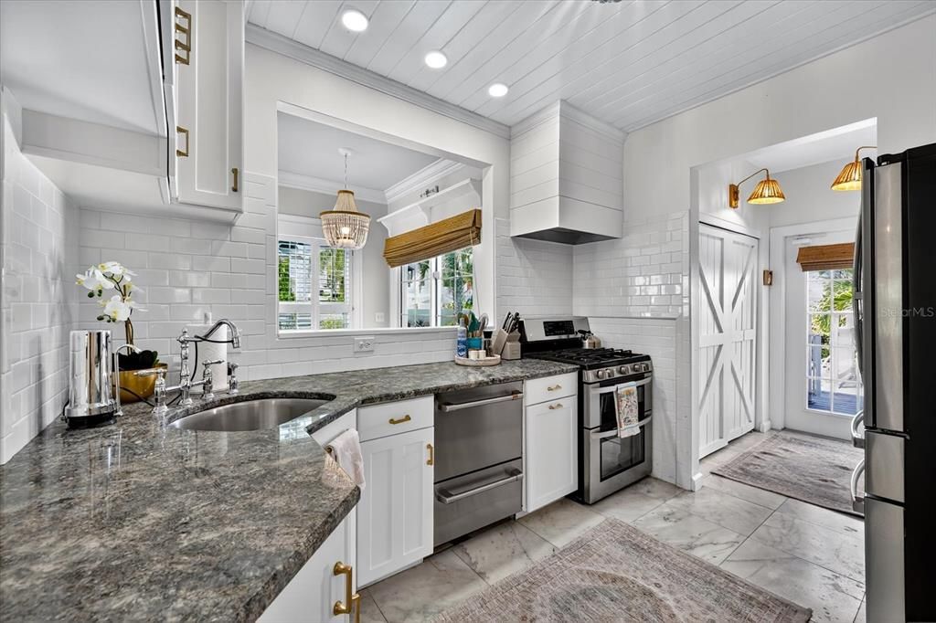 For Rent: $18,000 (5 beds, 3 baths, 3494 Square Feet)