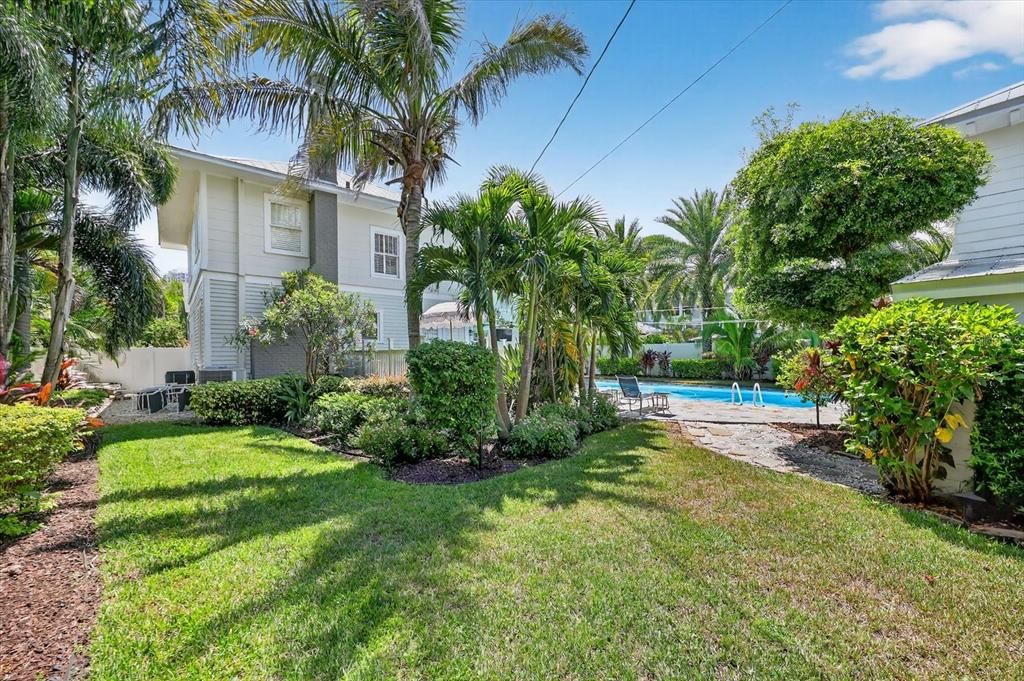 For Rent: $18,000 (5 beds, 3 baths, 3494 Square Feet)