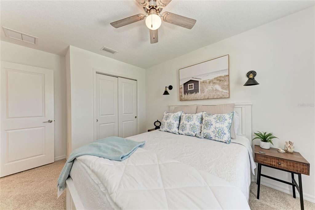 На продажу: $389,000 (3 спален, 2 ванн, 1593 Квадратных фут)