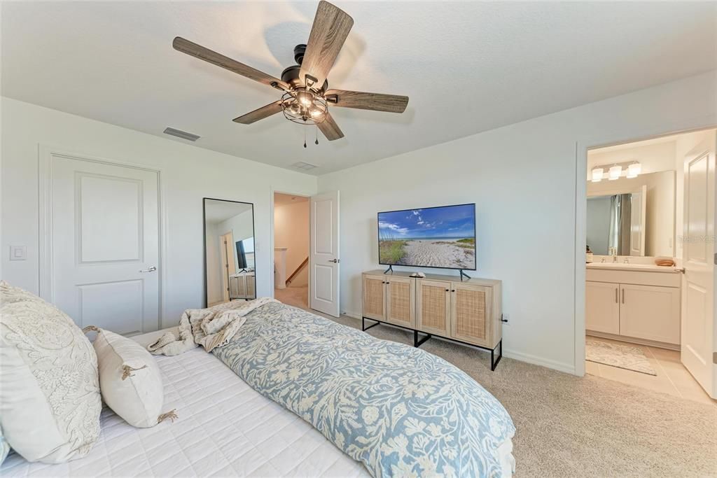 На продажу: $389,000 (3 спален, 2 ванн, 1593 Квадратных фут)