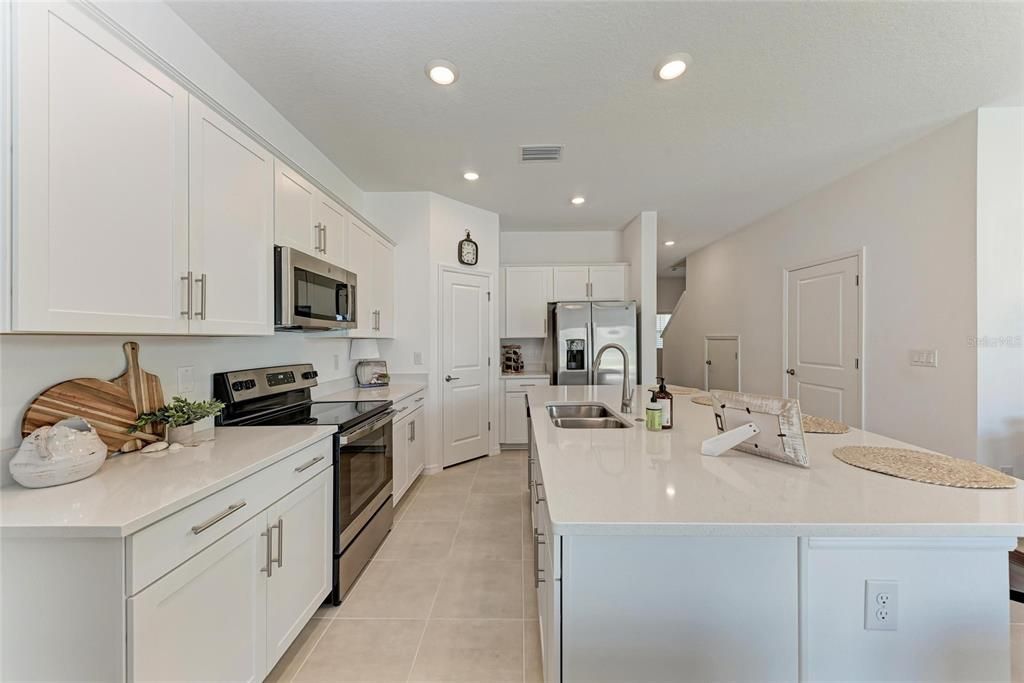 На продажу: $389,000 (3 спален, 2 ванн, 1593 Квадратных фут)