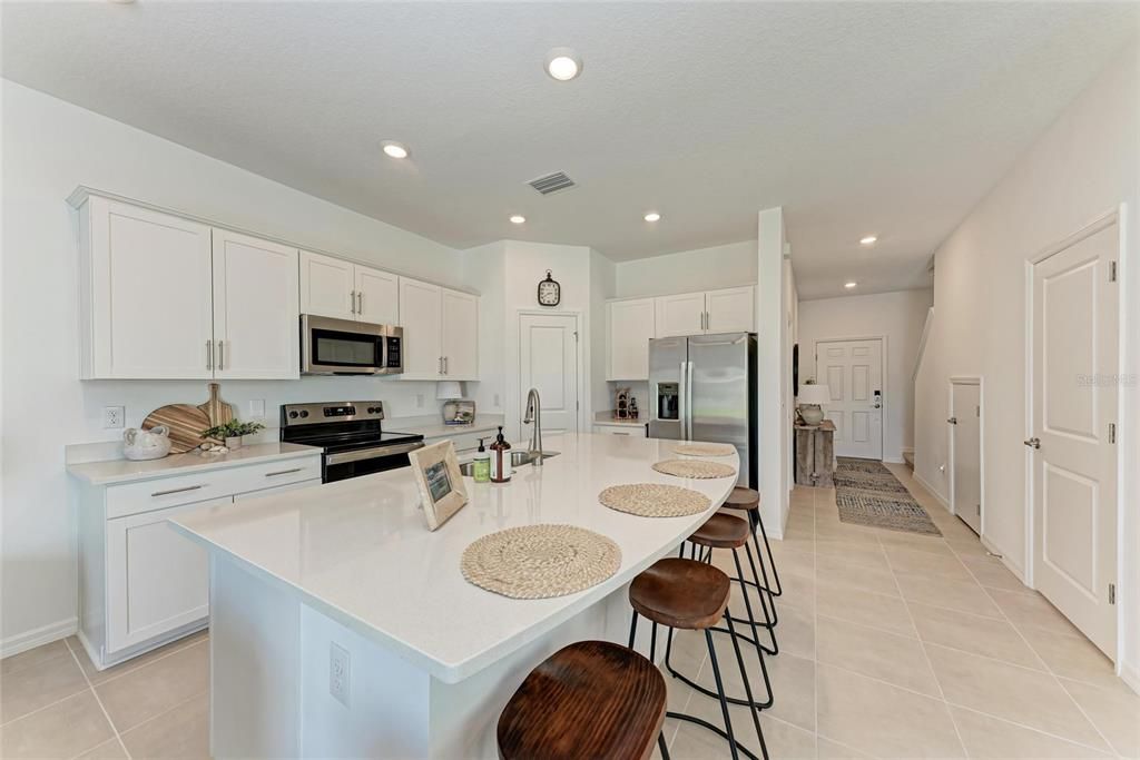 На продажу: $389,000 (3 спален, 2 ванн, 1593 Квадратных фут)