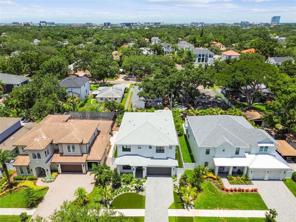 Active With Contract: $2,495,000 (5 beds, 5 baths, 4055 Square Feet)