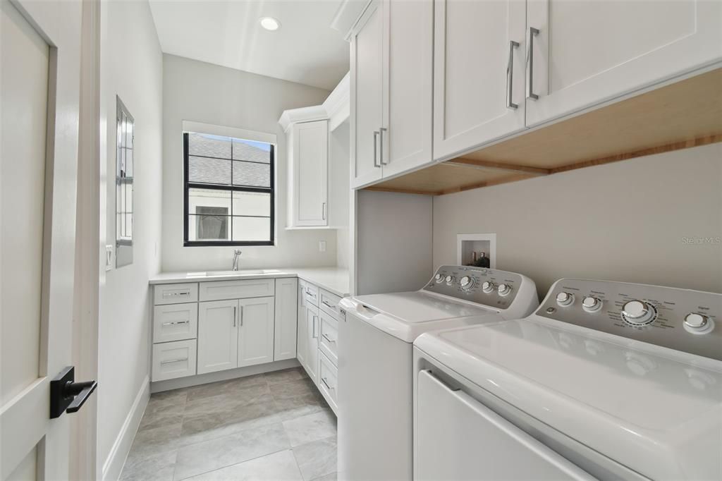 Active With Contract: $2,495,000 (5 beds, 5 baths, 4055 Square Feet)