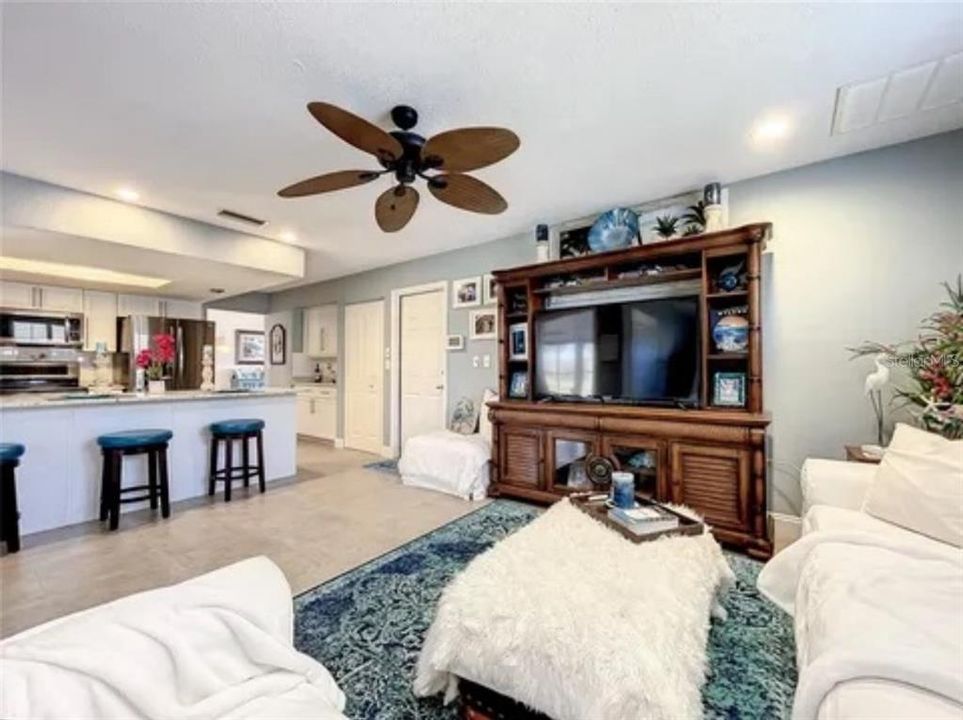 Active With Contract: $477,000 (3 beds, 3 baths, 1692 Square Feet)