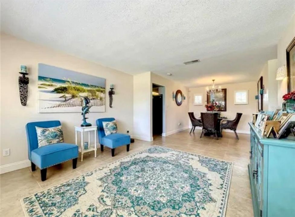 Active With Contract: $477,000 (3 beds, 3 baths, 1692 Square Feet)