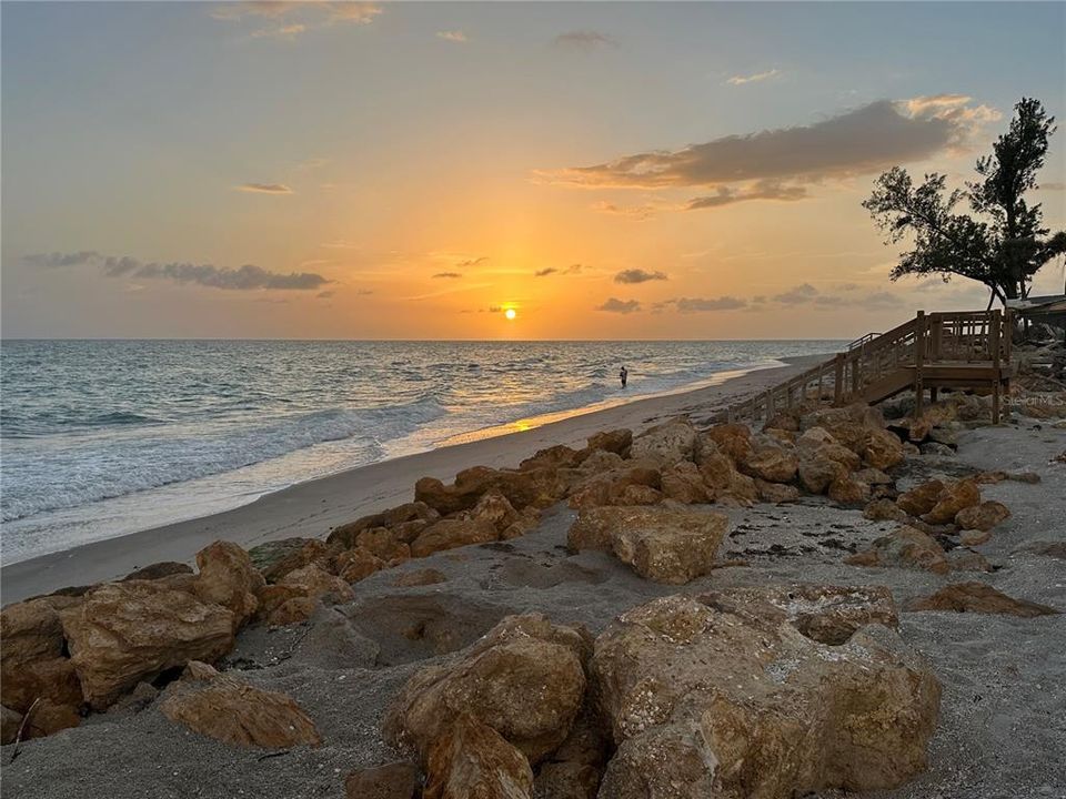 For Sale: $1,345,000 (0.44 acres)