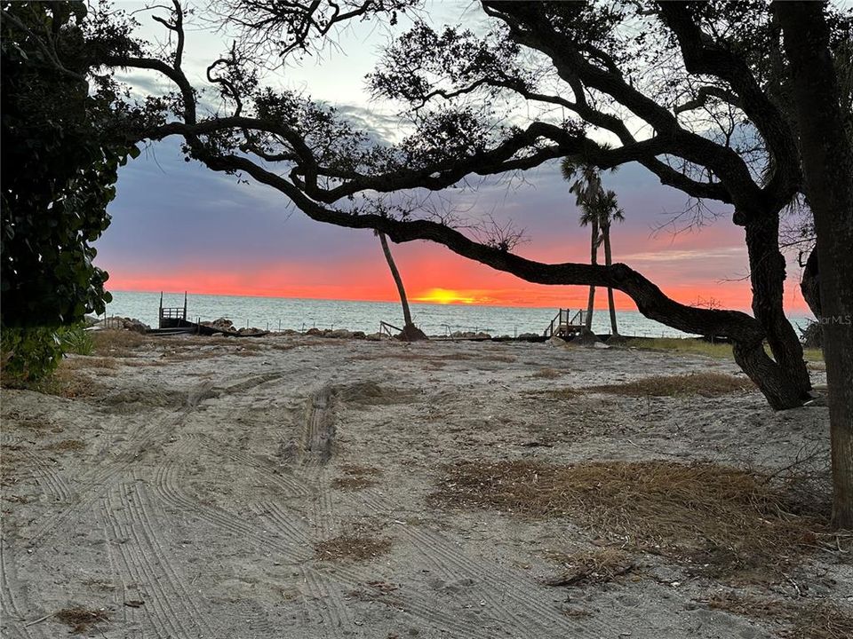 For Sale: $1,345,000 (0.44 acres)