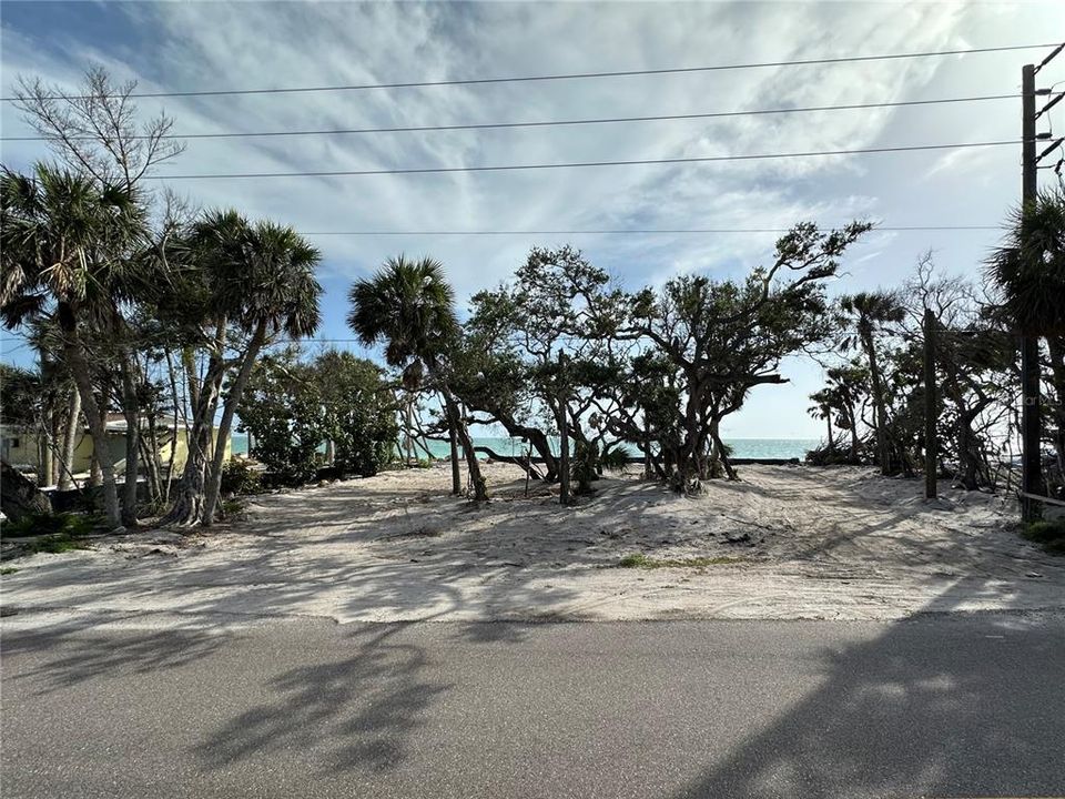 For Sale: $1,345,000 (0.44 acres)