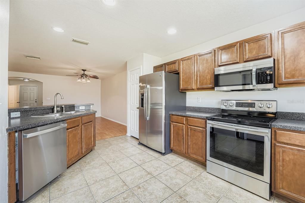 For Sale: $230,000 (3 beds, 2 baths, 1479 Square Feet)