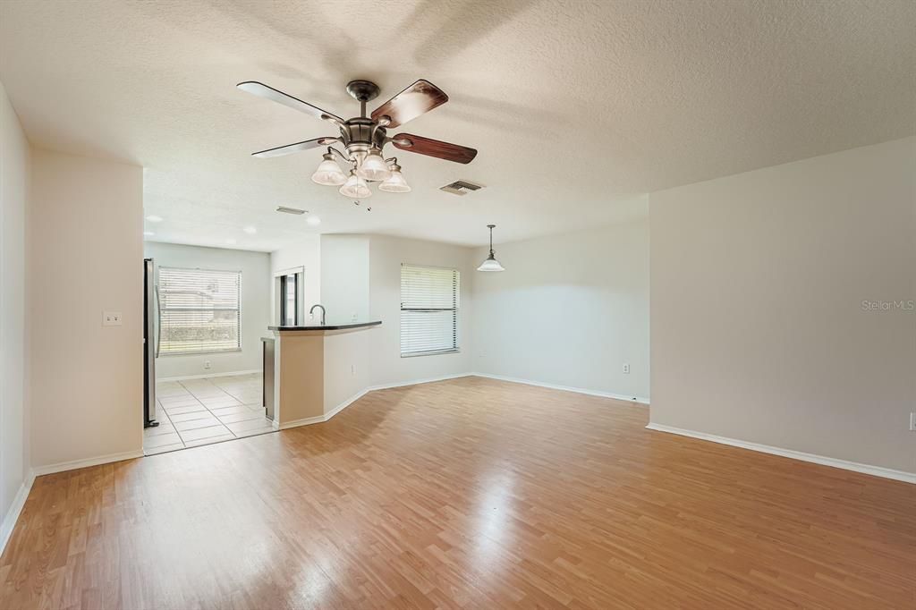 For Sale: $230,000 (3 beds, 2 baths, 1479 Square Feet)