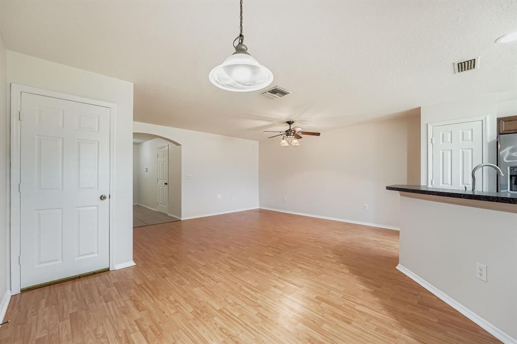 For Sale: $230,000 (3 beds, 2 baths, 1479 Square Feet)