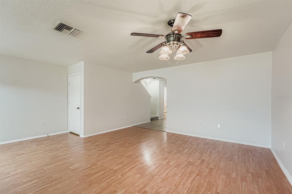 For Sale: $230,000 (3 beds, 2 baths, 1479 Square Feet)