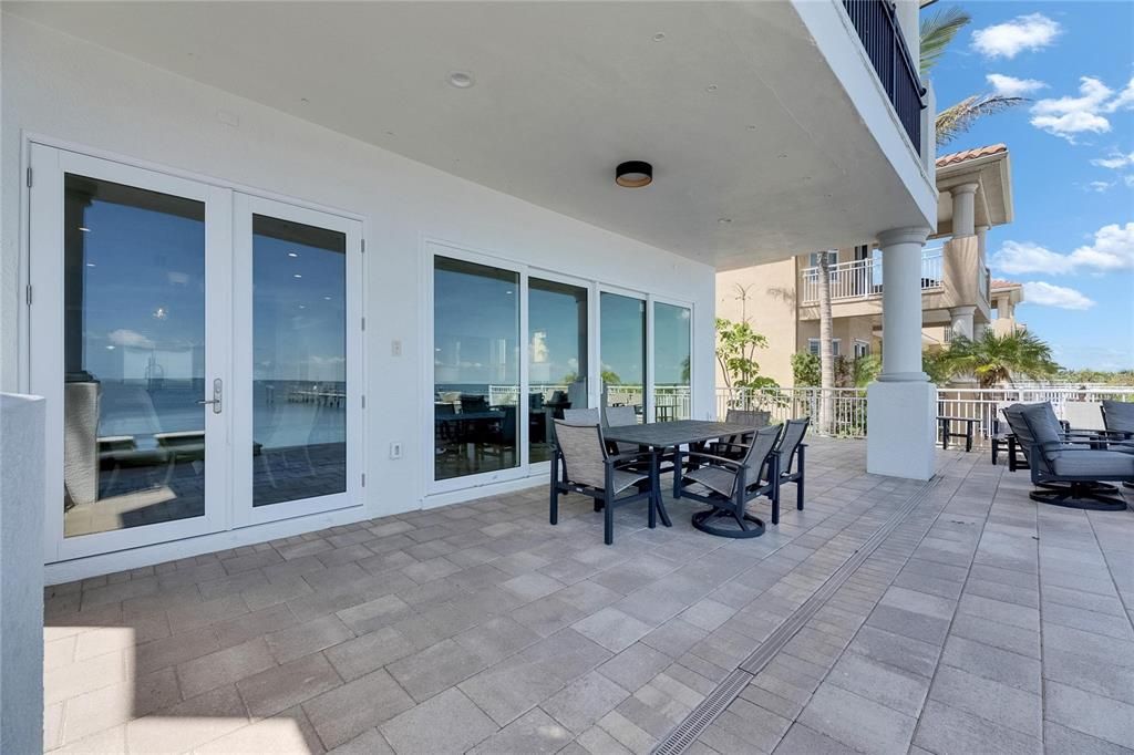 For Sale: $2,795,000 (5 beds, 3 baths, 4176 Square Feet)