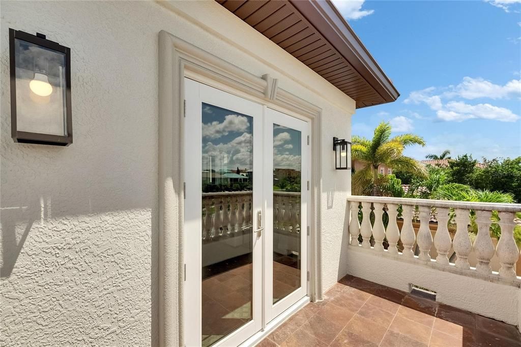 For Sale: $2,795,000 (5 beds, 3 baths, 4176 Square Feet)