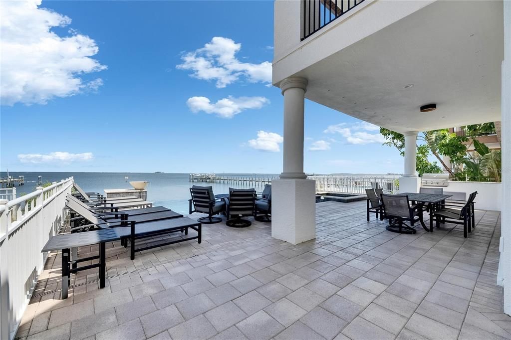 For Sale: $2,795,000 (5 beds, 3 baths, 4176 Square Feet)