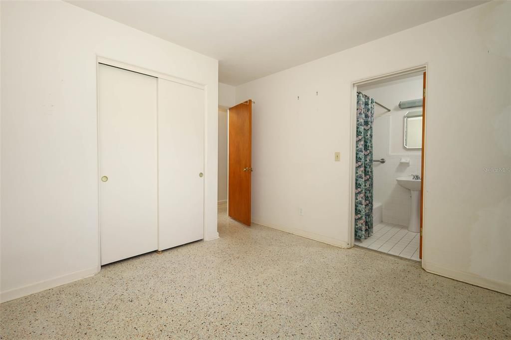 待售: $620,000 (4 贝兹, 2 浴室, 2015 平方英尺)