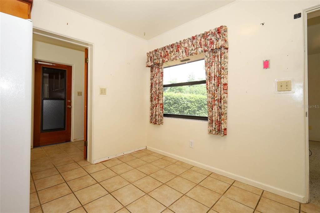 待售: $620,000 (4 贝兹, 2 浴室, 2015 平方英尺)