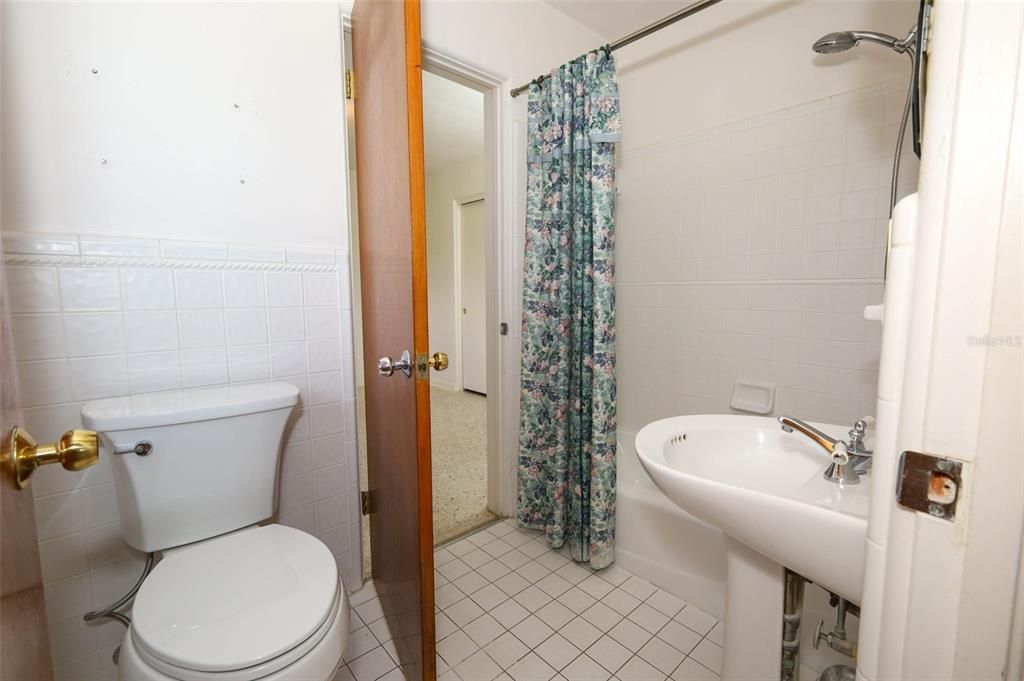 待售: $620,000 (4 贝兹, 2 浴室, 2015 平方英尺)