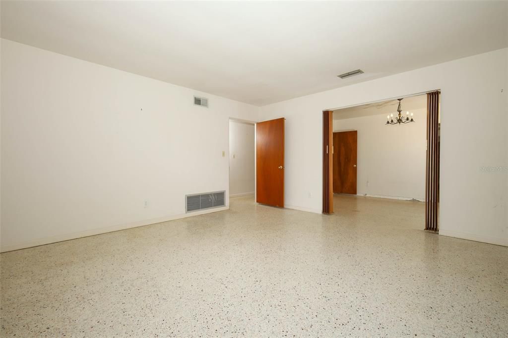 待售: $620,000 (4 贝兹, 2 浴室, 2015 平方英尺)