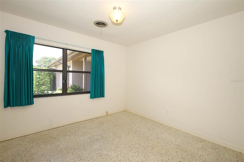 待售: $620,000 (4 贝兹, 2 浴室, 2015 平方英尺)