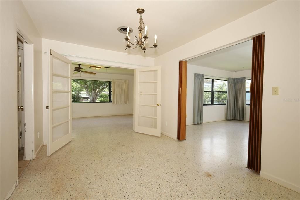 待售: $620,000 (4 贝兹, 2 浴室, 2015 平方英尺)