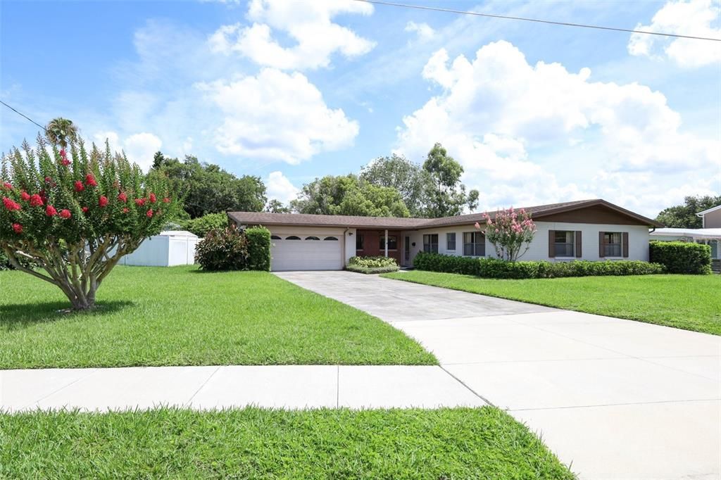 待售: $620,000 (4 贝兹, 2 浴室, 2015 平方英尺)