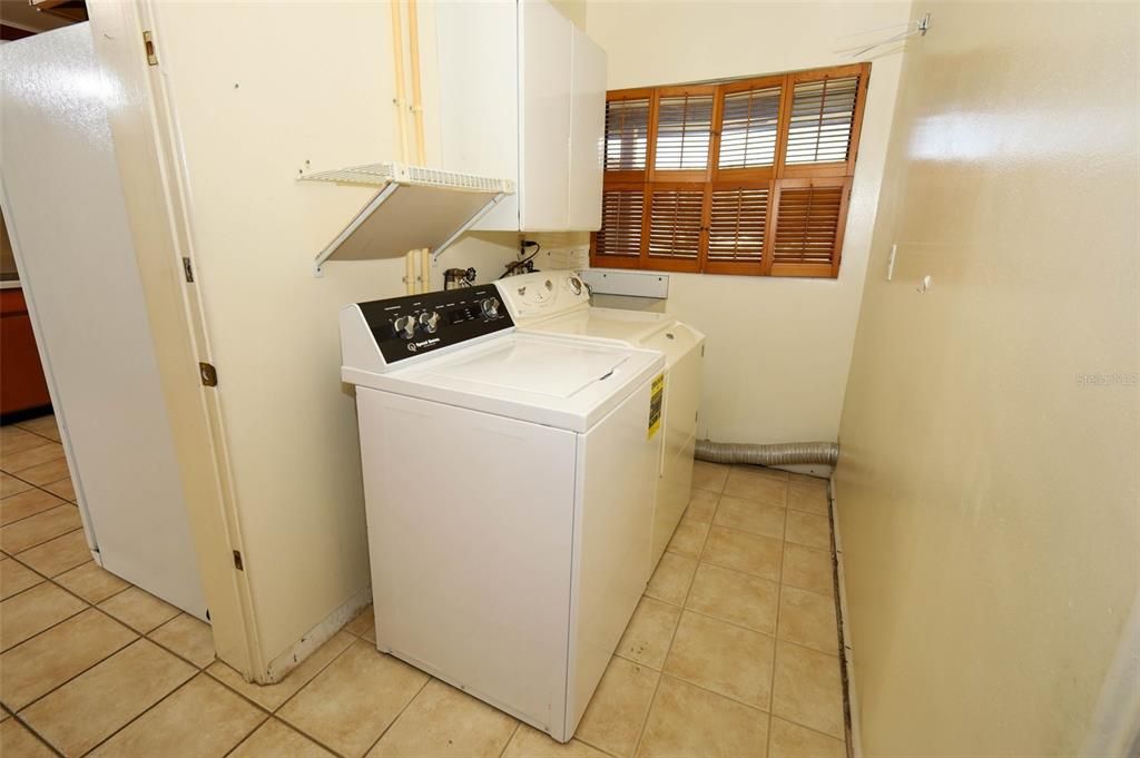 待售: $620,000 (4 贝兹, 2 浴室, 2015 平方英尺)