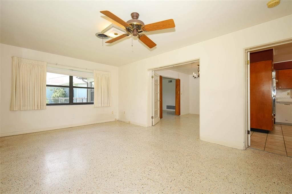 待售: $620,000 (4 贝兹, 2 浴室, 2015 平方英尺)