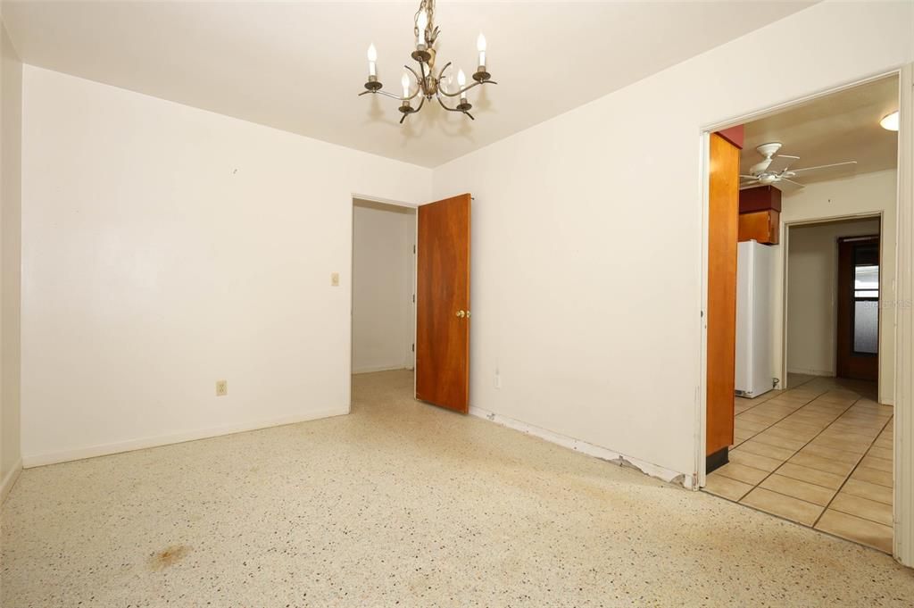 待售: $620,000 (4 贝兹, 2 浴室, 2015 平方英尺)