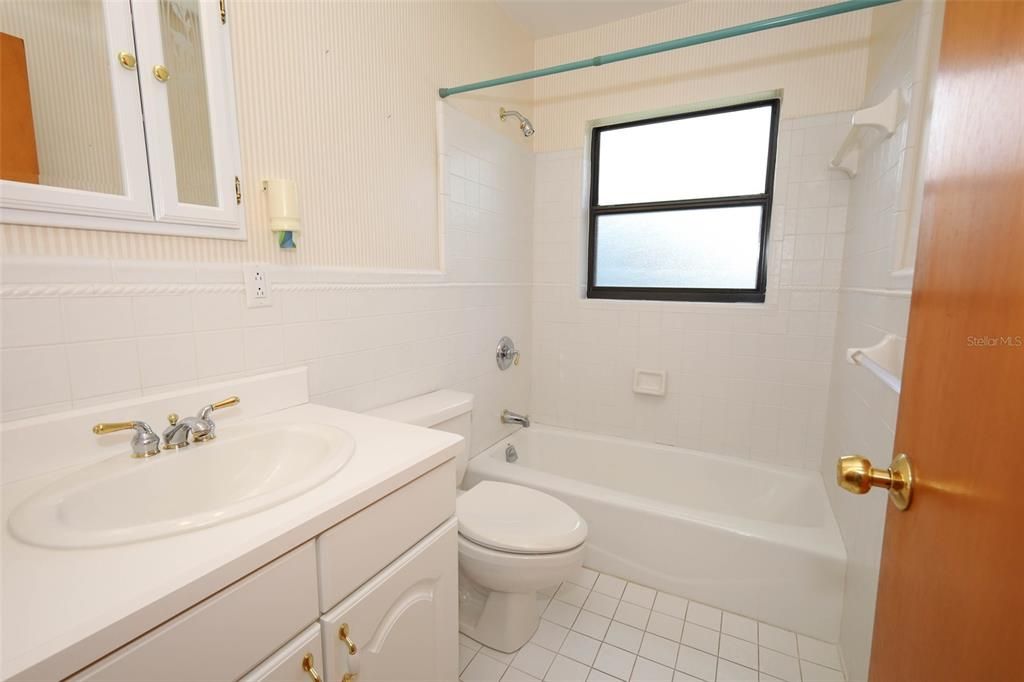 待售: $620,000 (4 贝兹, 2 浴室, 2015 平方英尺)