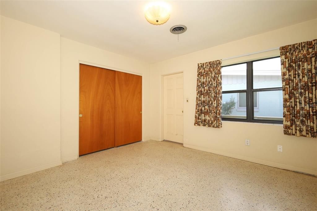 待售: $620,000 (4 贝兹, 2 浴室, 2015 平方英尺)