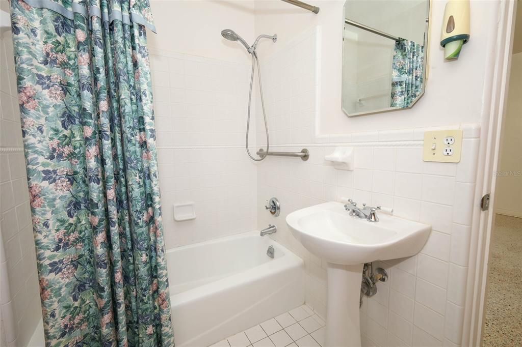 待售: $620,000 (4 贝兹, 2 浴室, 2015 平方英尺)