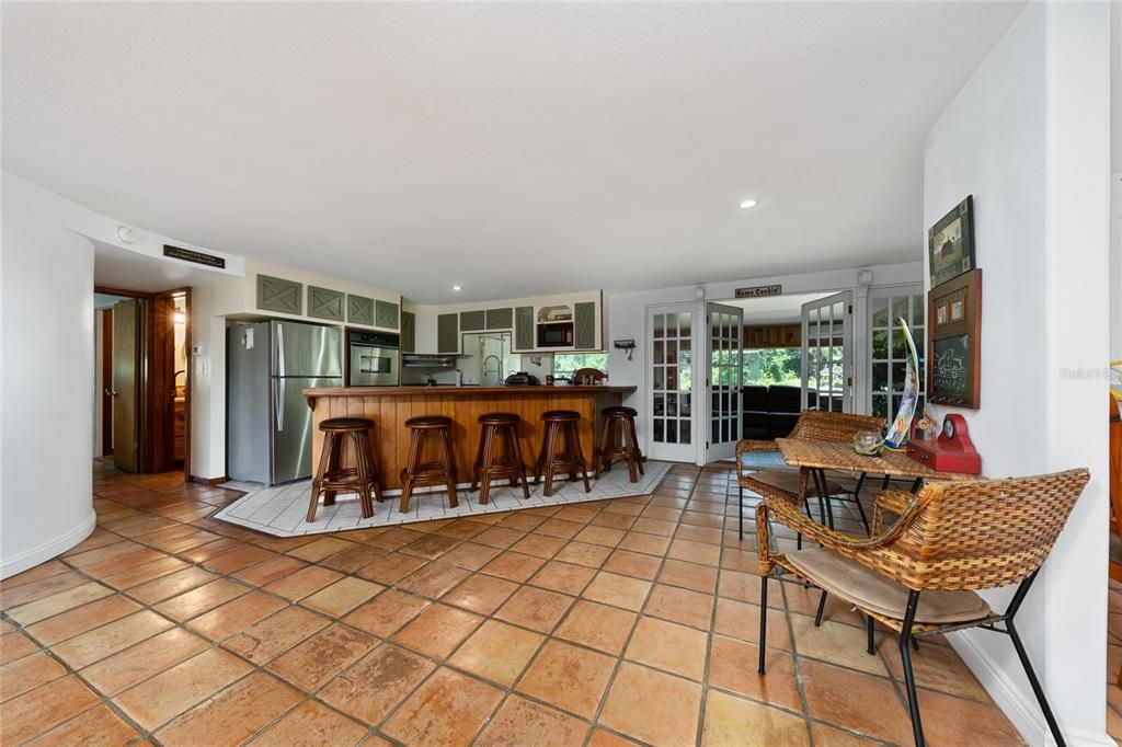 For Sale: $795,900 (3 beds, 4 baths, 1200 Square Feet)