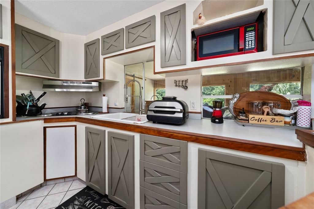 For Sale: $795,900 (3 beds, 4 baths, 1200 Square Feet)