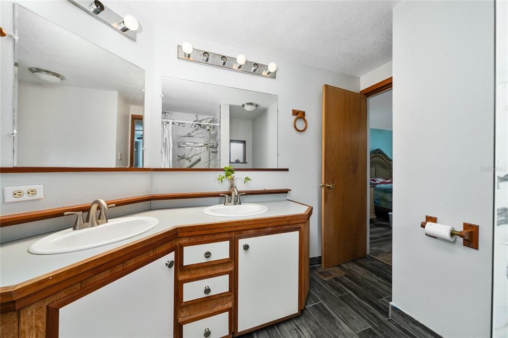 For Sale: $795,900 (3 beds, 4 baths, 1200 Square Feet)