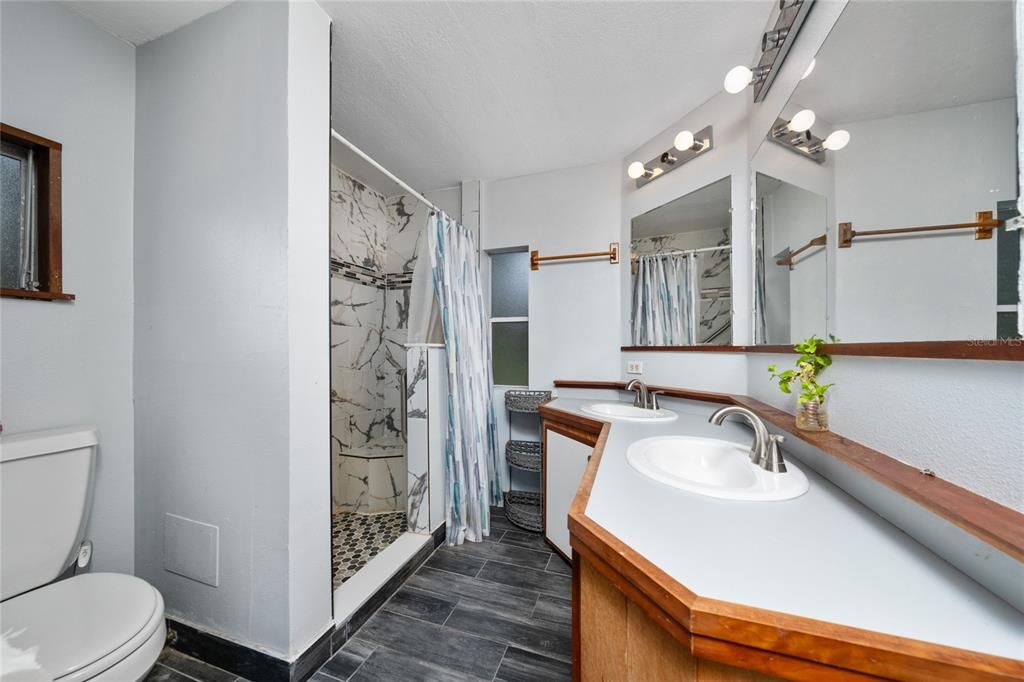 For Sale: $795,900 (3 beds, 4 baths, 1200 Square Feet)