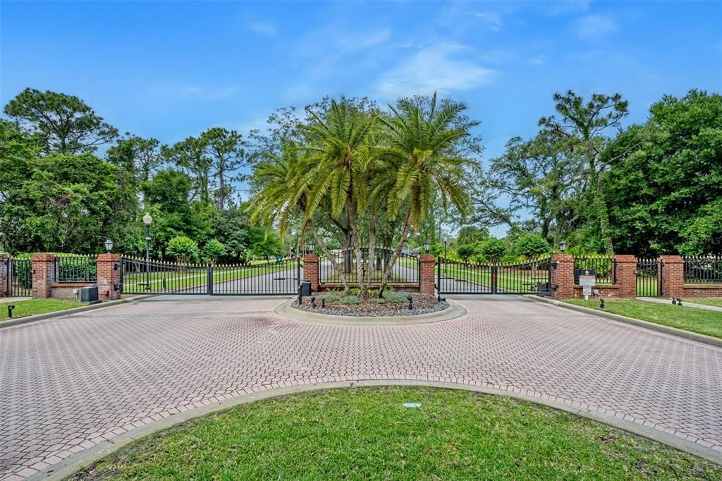 Activo con contrato: $615,000 (4 camas, 3 baños, 2820 Pies cuadrados)