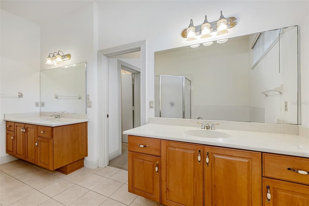 Activo con contrato: $615,000 (4 camas, 3 baños, 2820 Pies cuadrados)